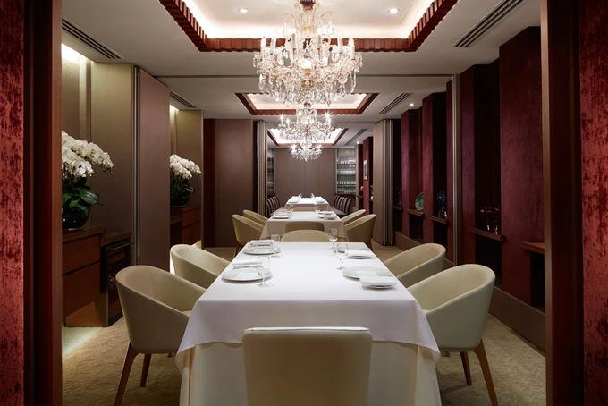 Best Park in SG : Culinary mastery at Les Amis in Singapore, where luxury meets authentic French tradition.