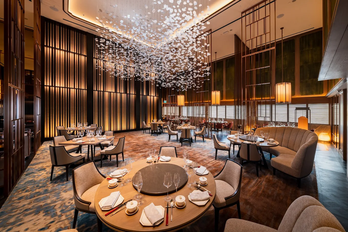 Best Park in SG : Experience the precision of two Michelin stars through authentic and fiery Szechwan classics.