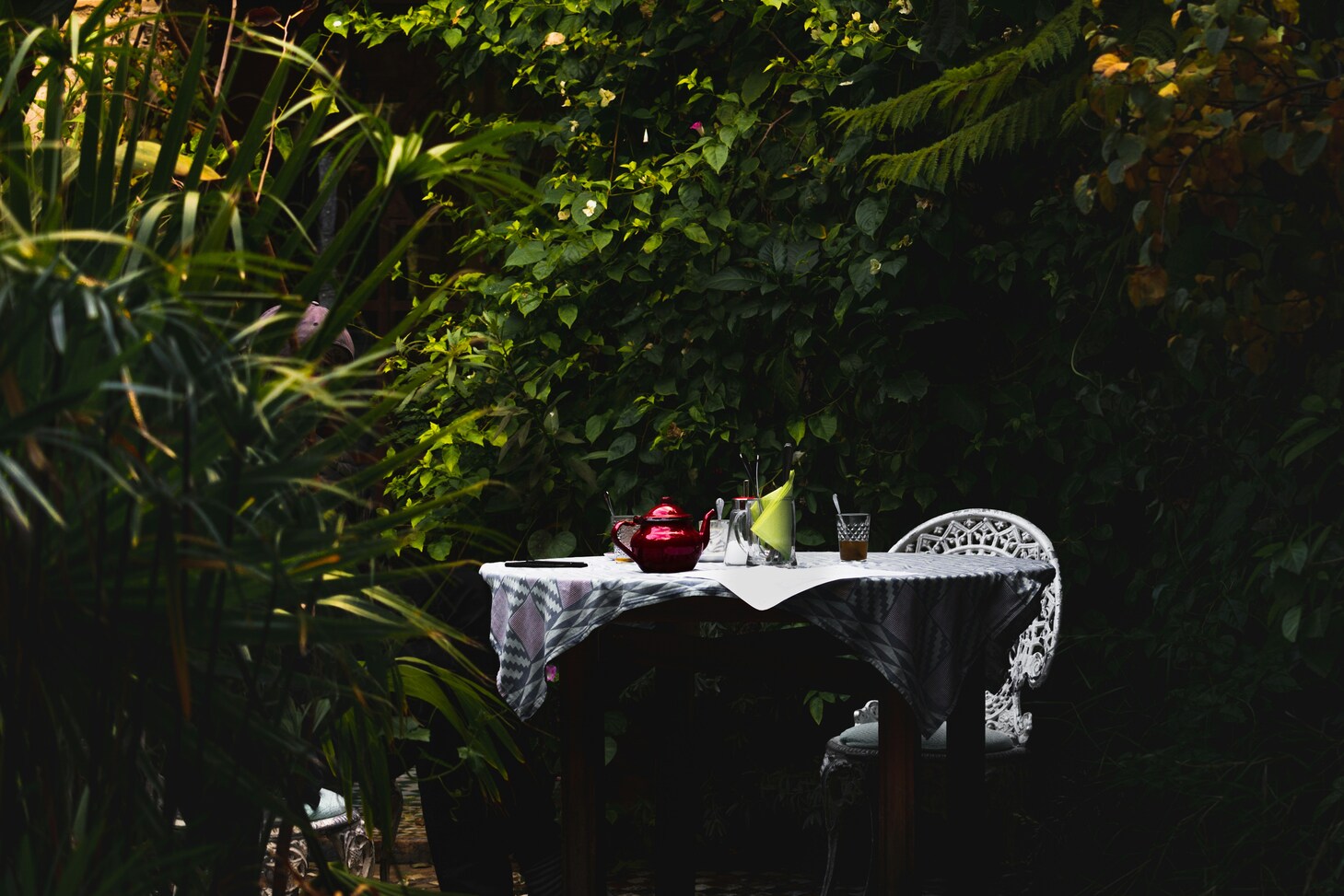 Secret Supper Clubs : A beautifully arranged dining table in a hidden apartment, ready for a secret feast.