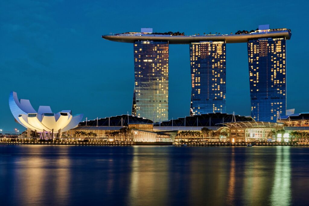 Singapore Food Guide : Marina Bay skyline on Saturday nights