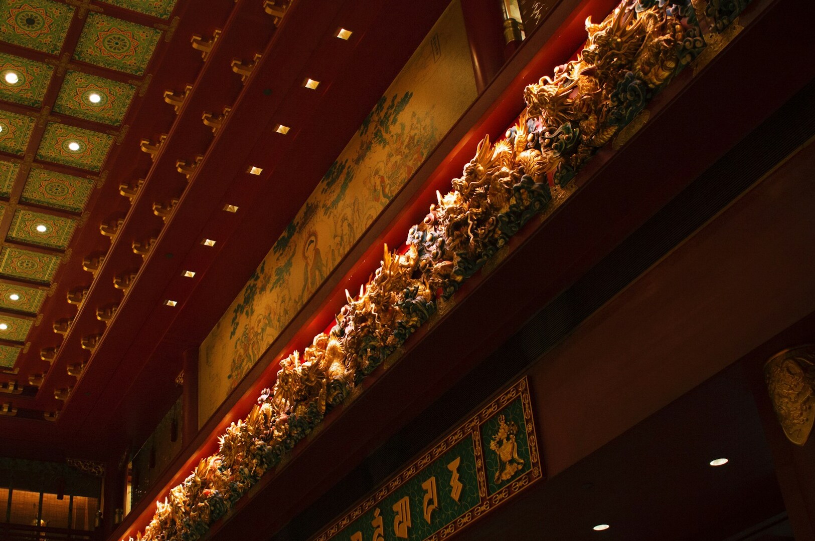 The Buddha Tooth Relic Temple, a grand Chinese structure adorned with elaborate decorations, reflecting its historical importance.